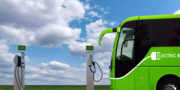 पुण्यात स्मार्ट सिटी अंतर्गत २५ नवीन ई-बसेस सेवा सुरू – प्रदूषण कमी करण्यासाठी महत्त्वाचे पाऊल